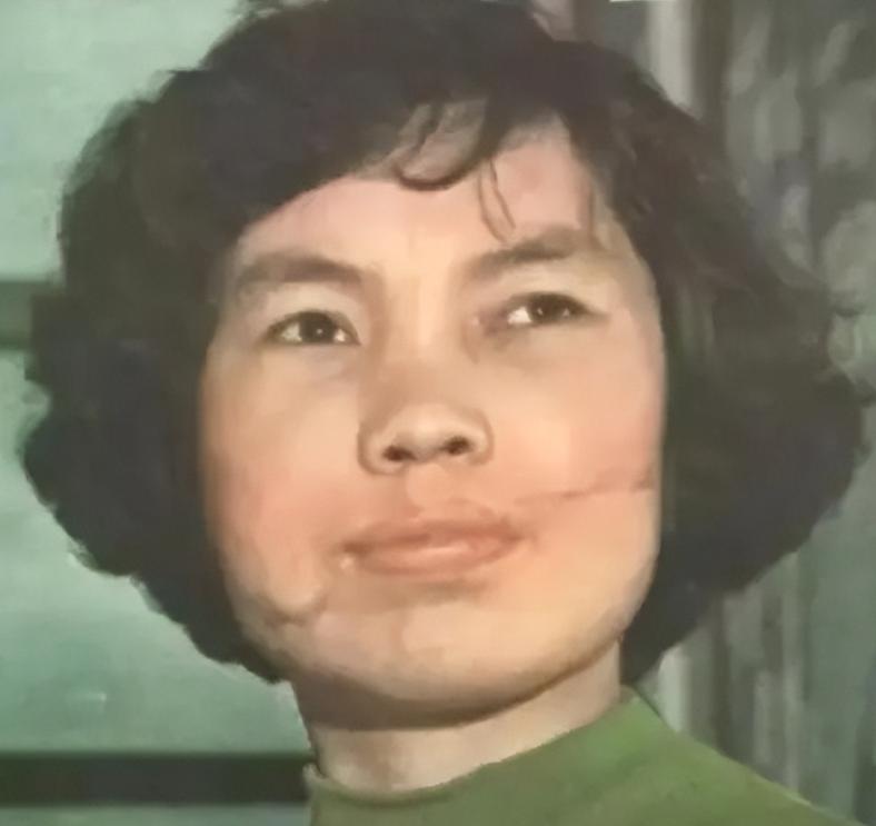 1959年，一位妙龄少女睡觉时，6名男子突然闯入，将她残忍折磨，然而女孩的反应令