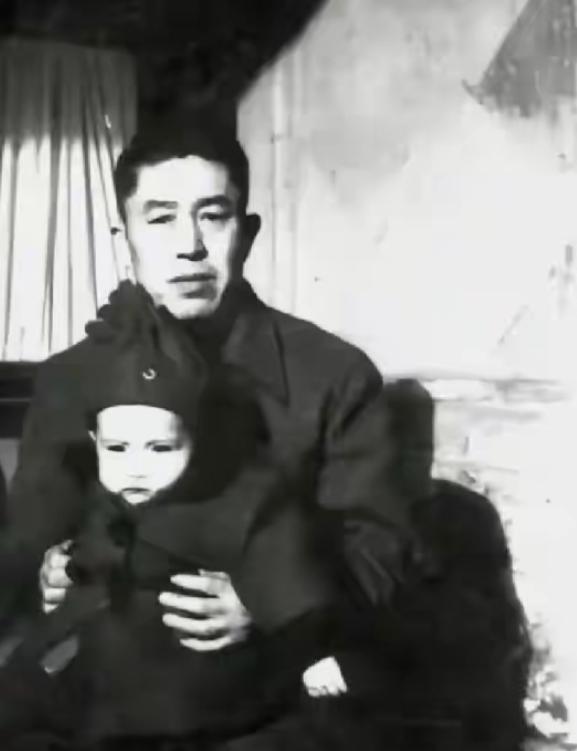 1952年6月，郑洞国被任命为水利部参事，欲举家北上，妻子陈碧莲却不愿从，理由是