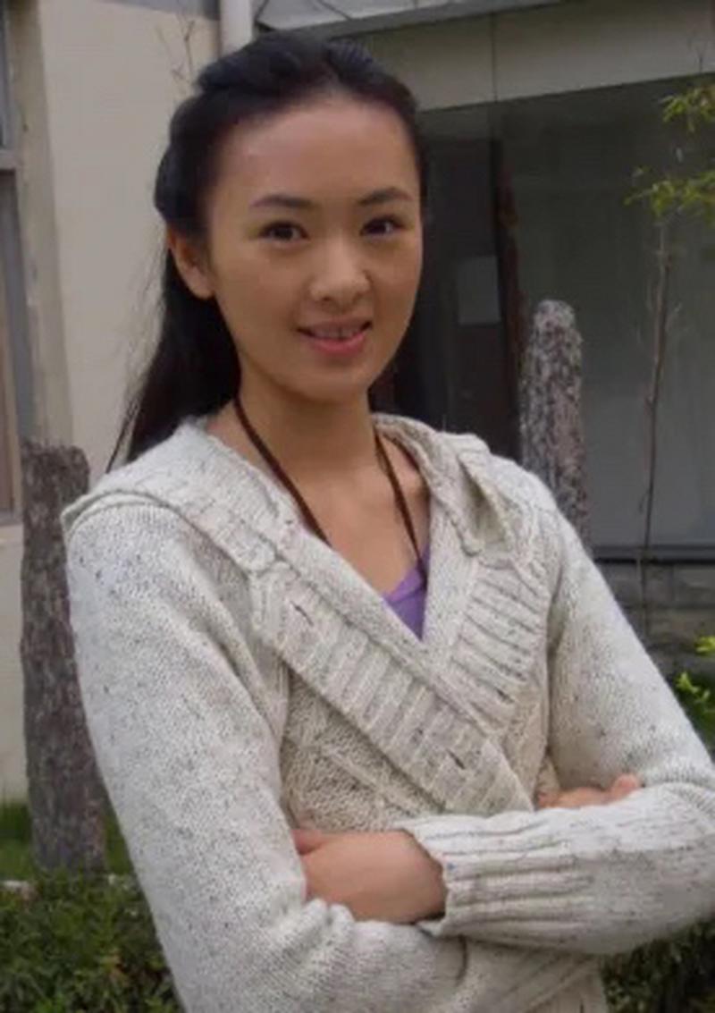童瑶跪在地上，沙哑着嗓子说出那句话的时候，她才18岁。

那是2003年12月1