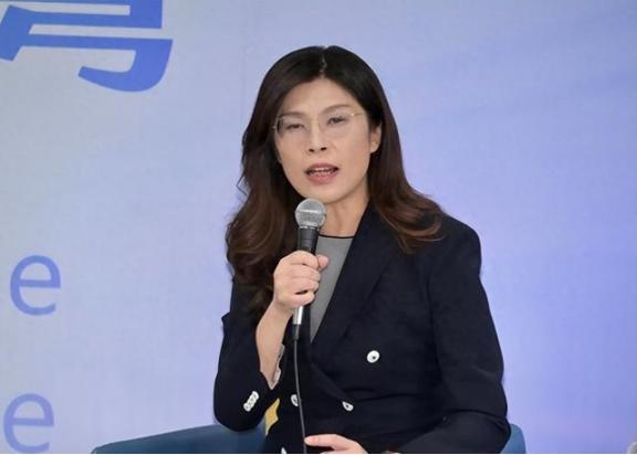 郑丽文这是飘了？没想到她会说这样的话！

郑丽文出生于台湾云林，成长过程与台湾南