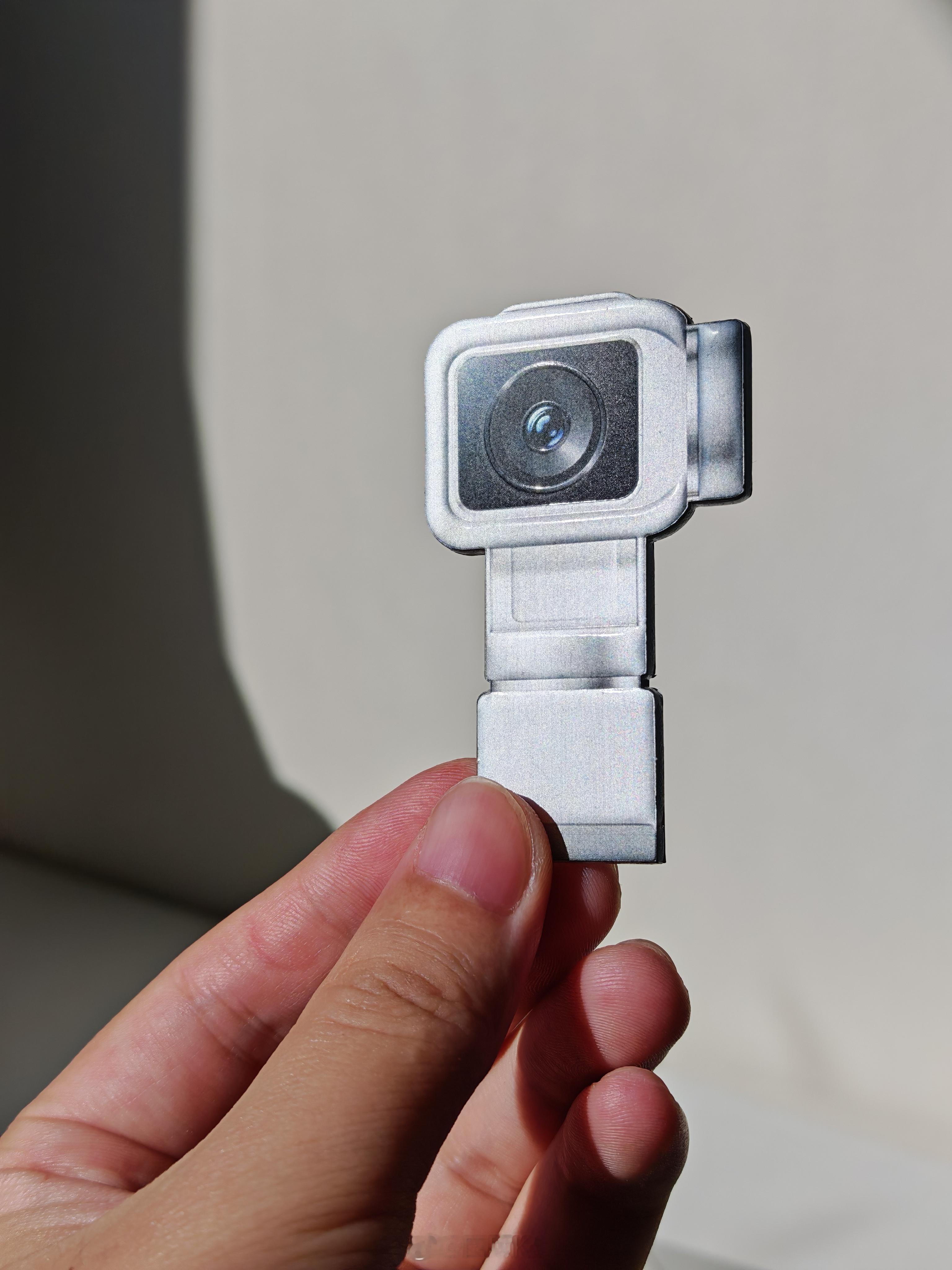 来了来了它来了，今晚19:00，荣耀RobotPhone 全球新品发布会，咱们共