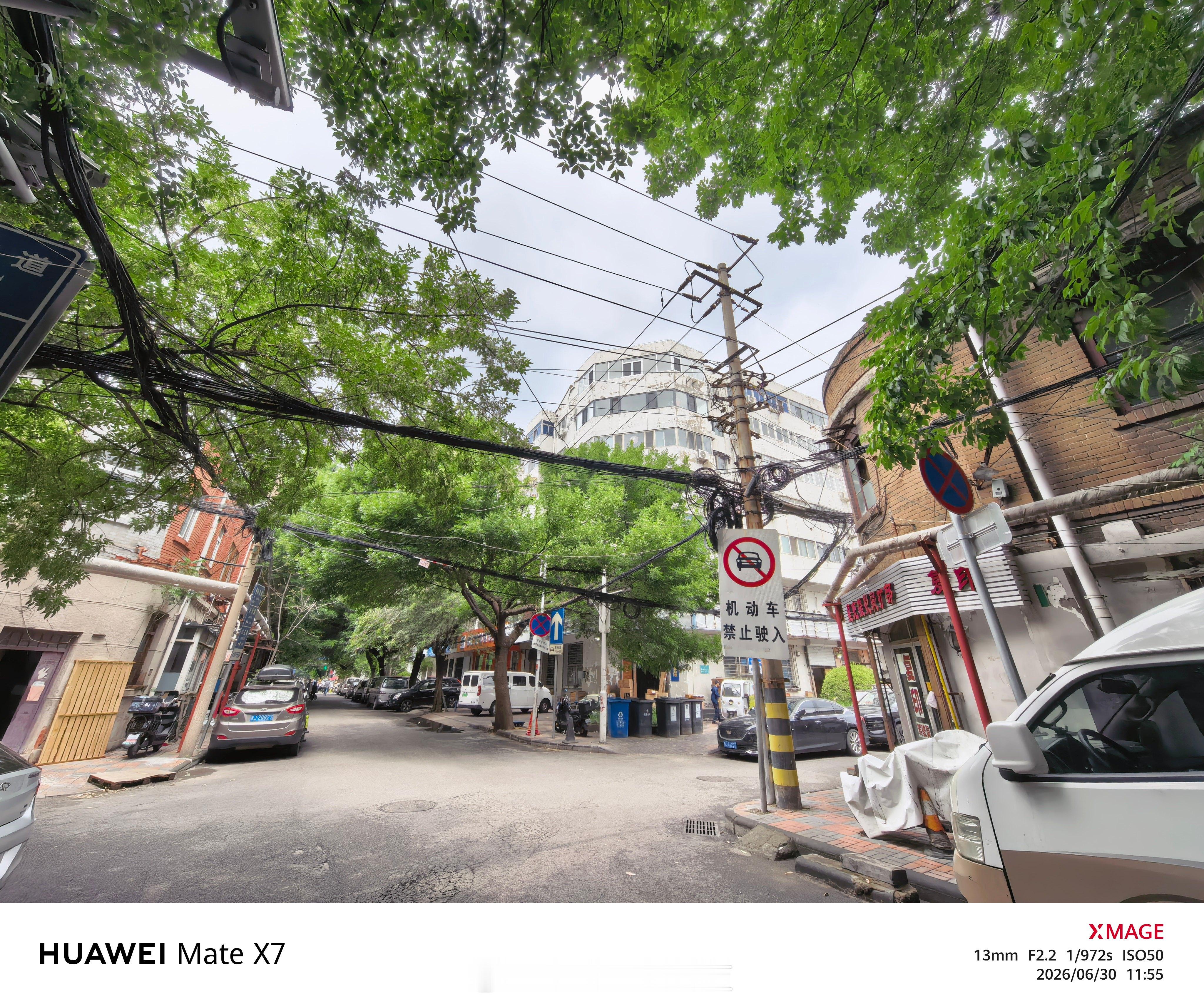 大折叠街景实拍对比：华为Mate X7、vivo X Fold6、OPPO Fi