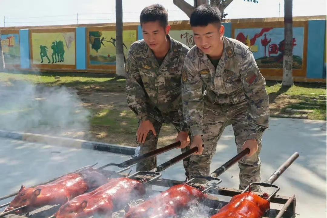 烤乳猪啊，这是好东西，需要一斤酒，一口酒一口肉，一口肉一口酒，那个自自在在，爽啊