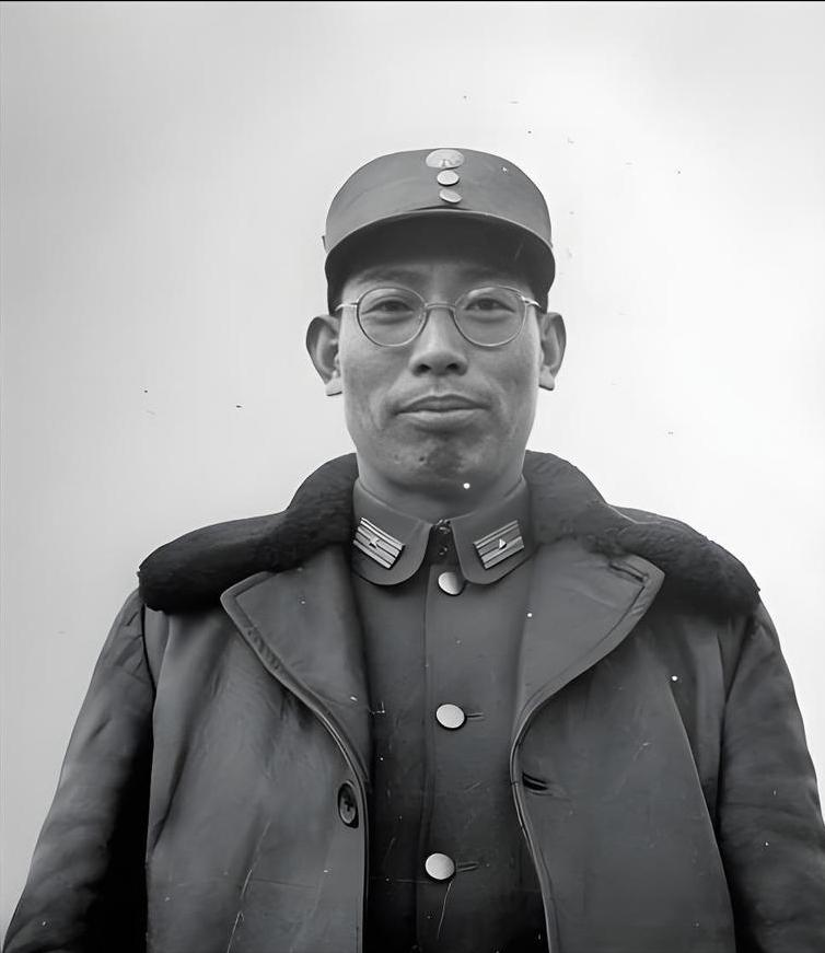 1947年毛主席深陷生死绝境，许光达昼夜奔袭，血战一天挽救中央机关！

1955