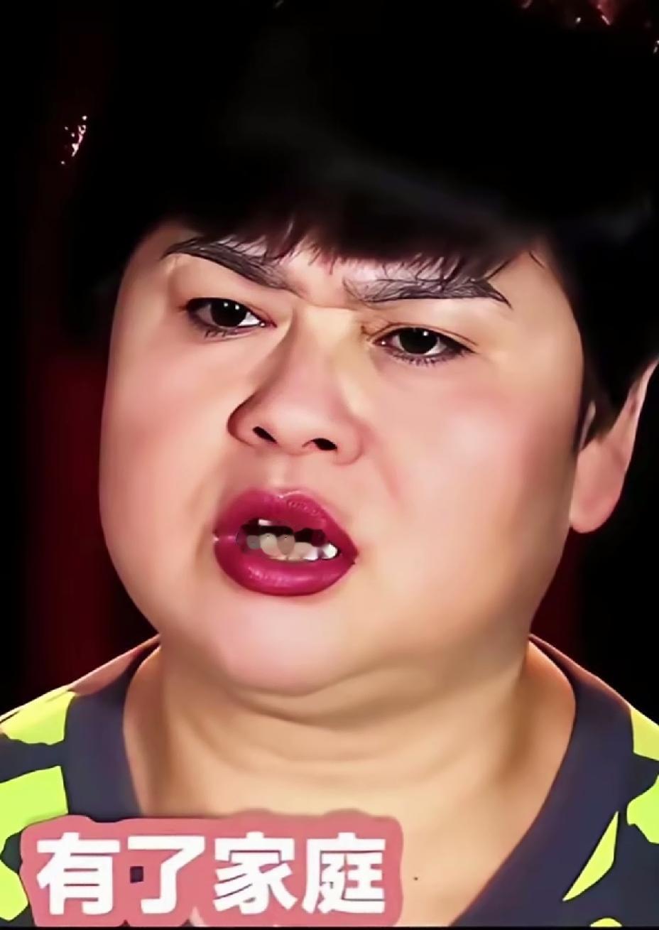 邹市明的丈母娘，一看就是个强势的女人，怪不得邹市明在她面前总是讨好，唯唯诺诺的。