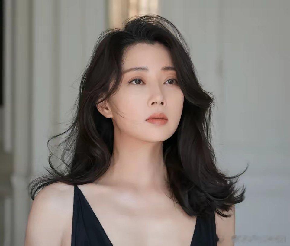 47岁殷桃，高调晒照！6月11日，殷桃突然冲上热搜！起因是她久违地为粉丝和网友分
