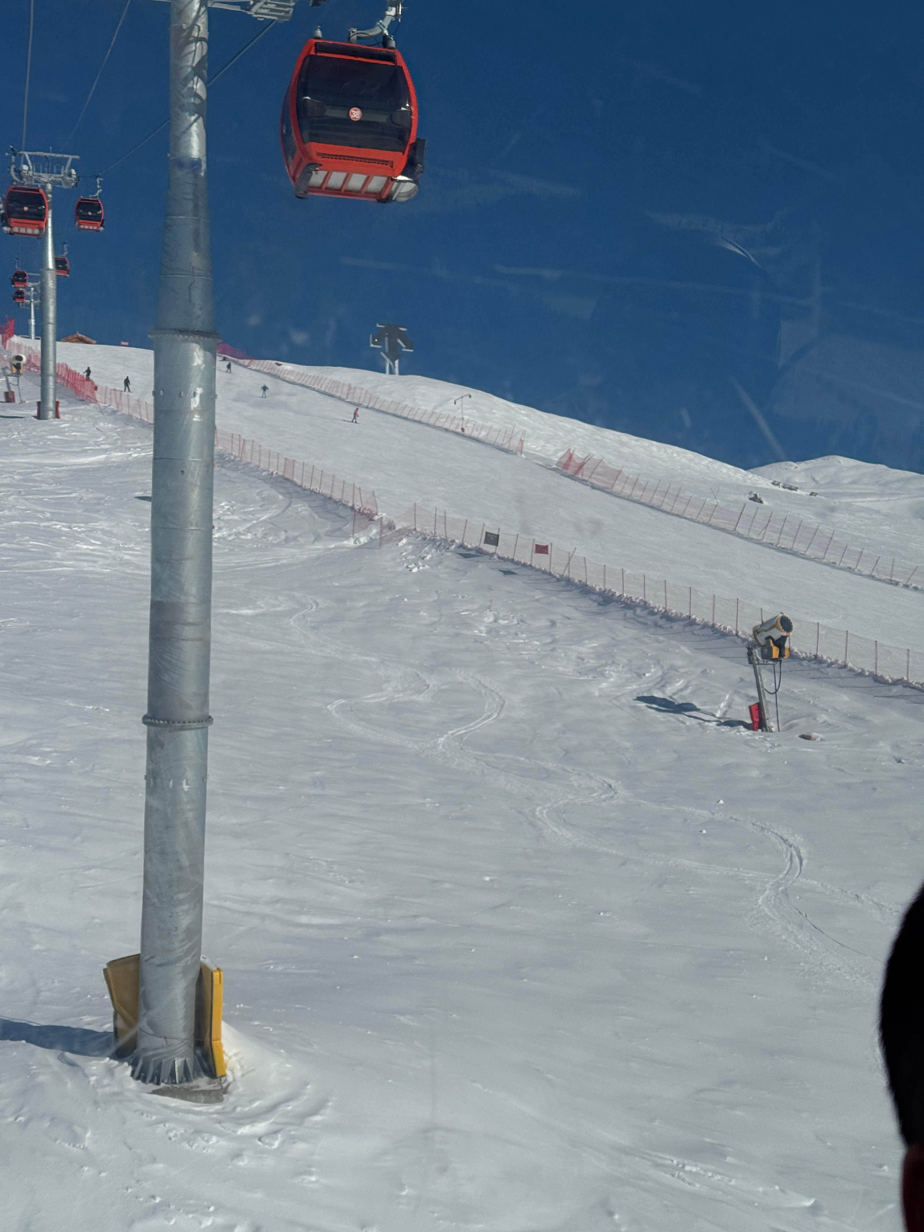 今天天气真好，人也是超多！来的这几天难得看到缆车排队雨丝的日常 阿勒泰·禾木(吉