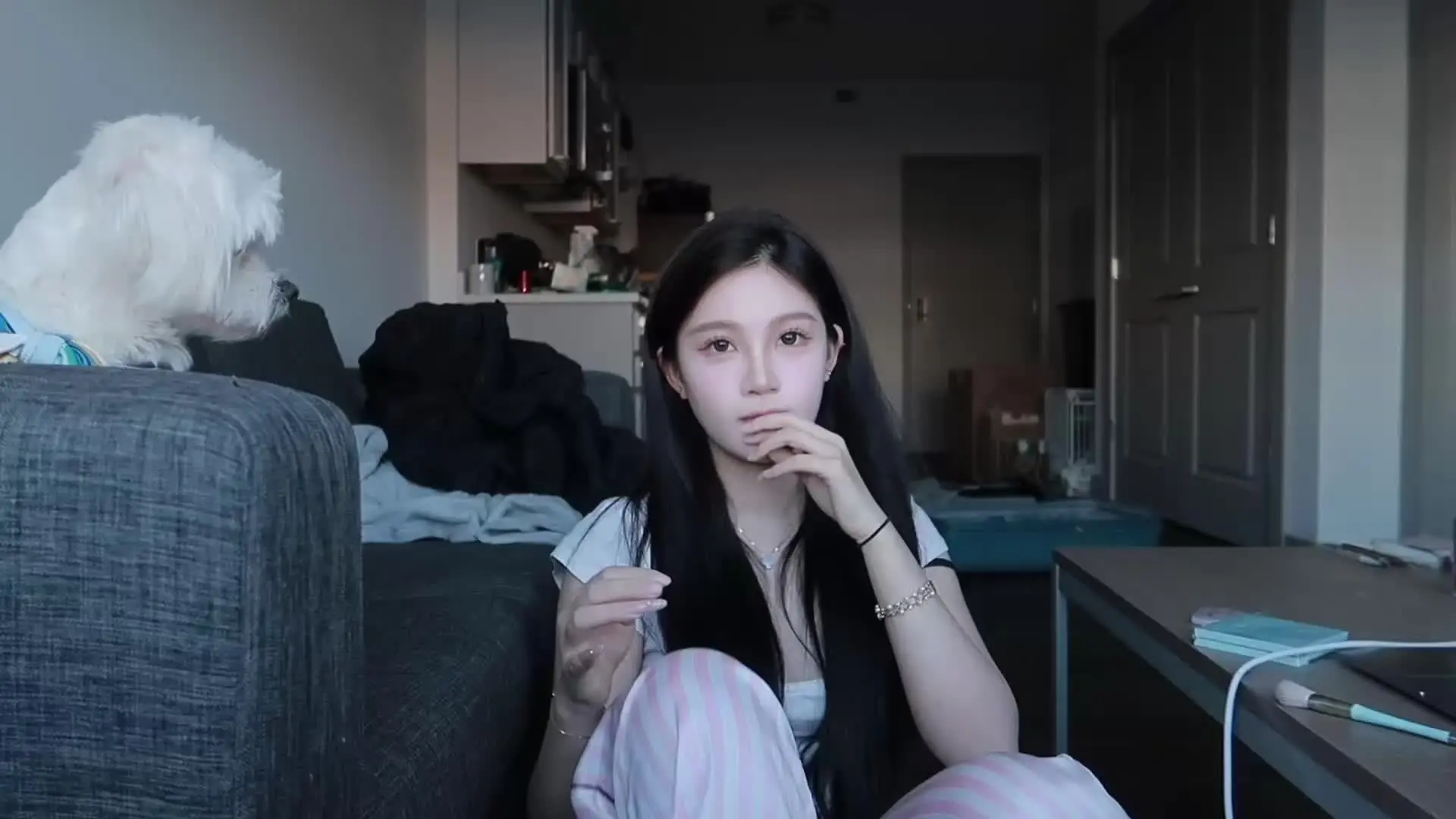 有时候我会好奇她会有什么样的烦恼。