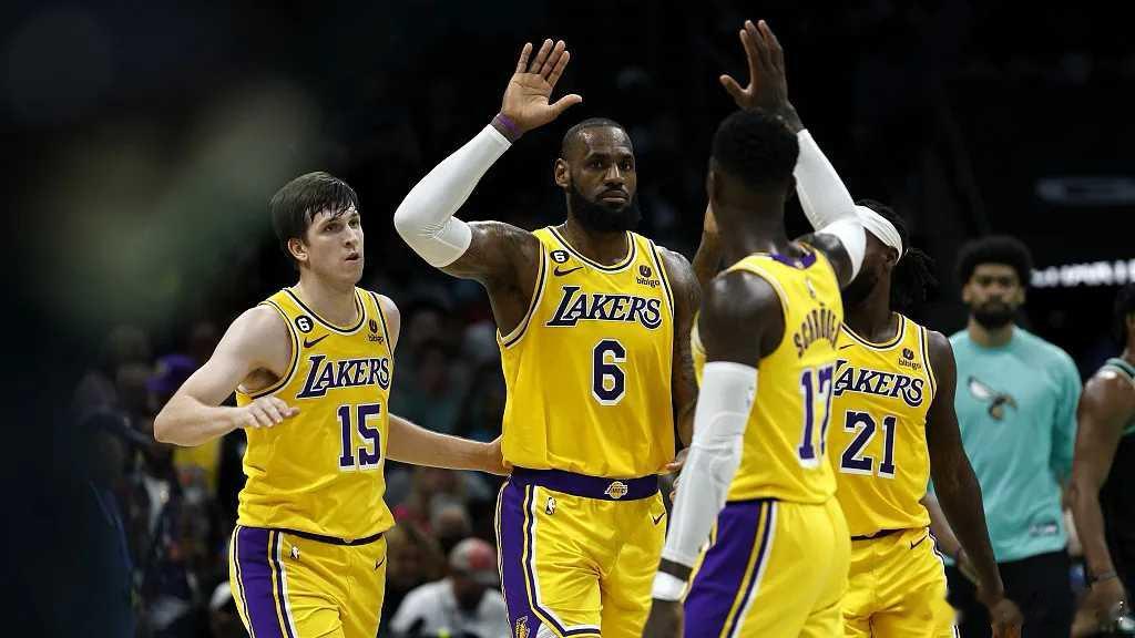 伤病与赛程球队● 备受关注的湖人与勇士大战前，双方都传来伤情。卢卡·东契奇（湖人