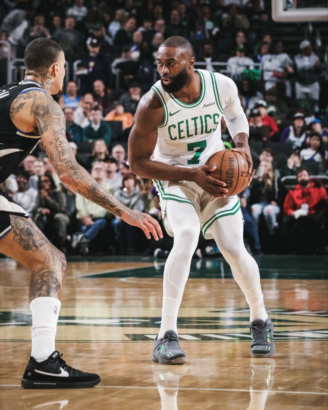 被点了吗？杰伦在一档节目中表示：“我为球队在常规赛中取得的优异成绩感到自豪。当时