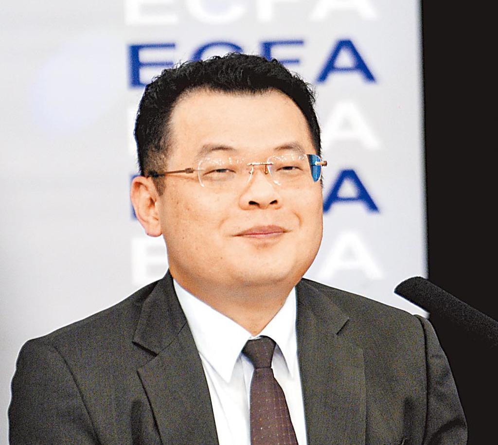 名嘴陈挥文看衰蓝白合！批国民党“没出息”、民众党“没诚信”！

2025年11月