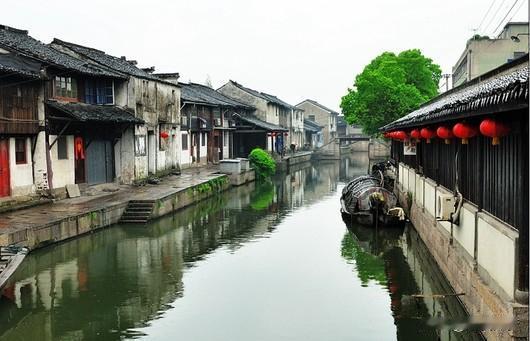 其实浙江在五代十国以前政治经济文化中心都是在绍兴，唐末杭州的军阀钱鎏击败浙东军阀