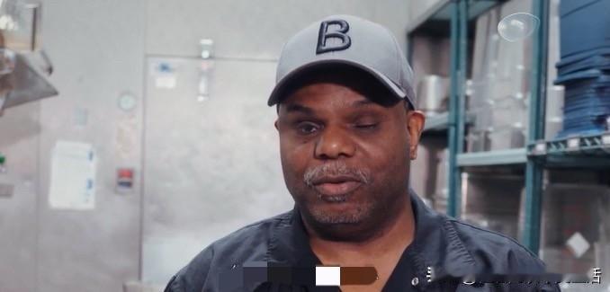 美国芝加哥有个叫兰迪的年轻人，他原本有个理想，就是当个电焊工。23岁那年，人生本