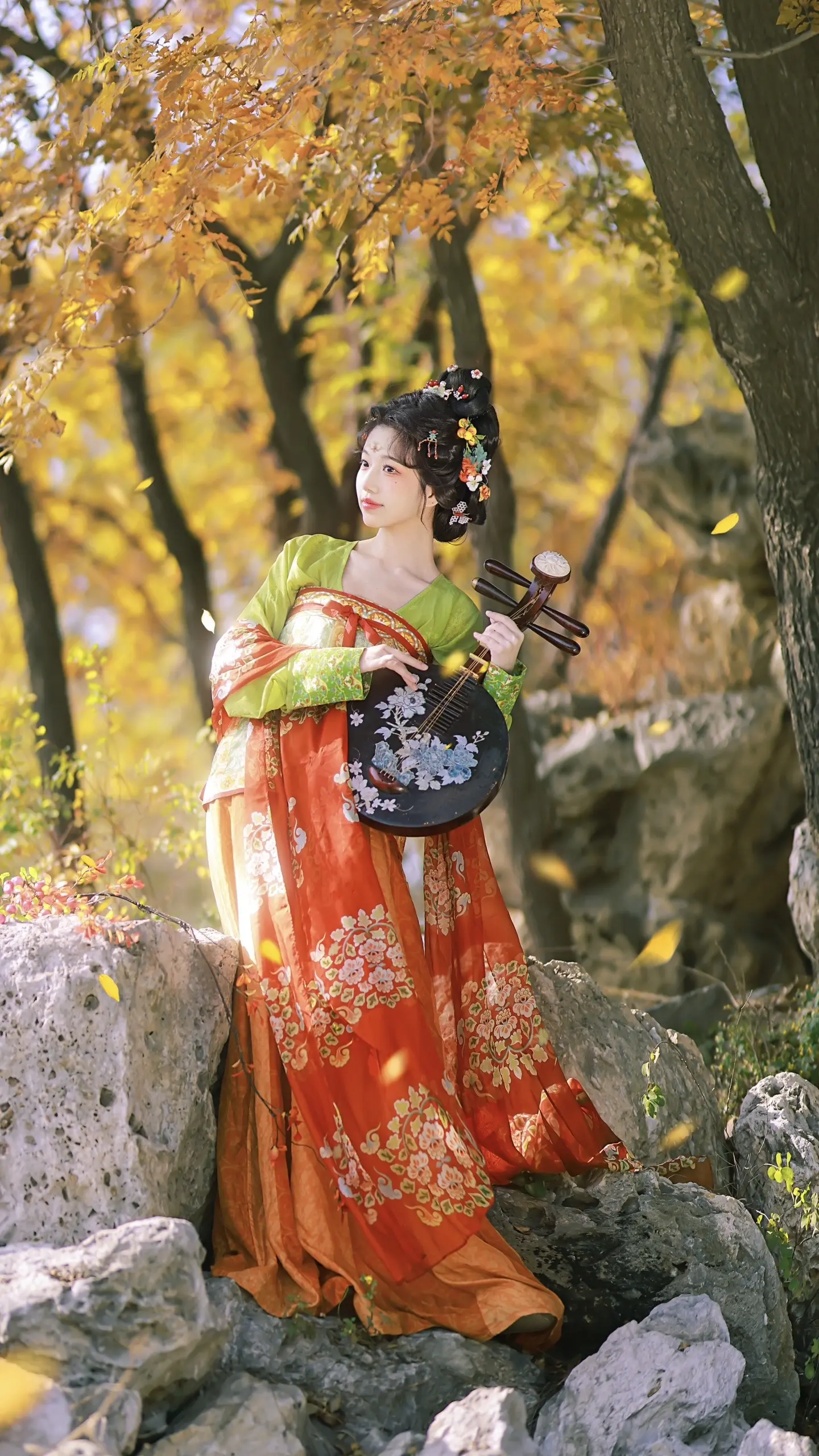 树树皆秋色，山山唯落晖。🧚‍♀️：  💄