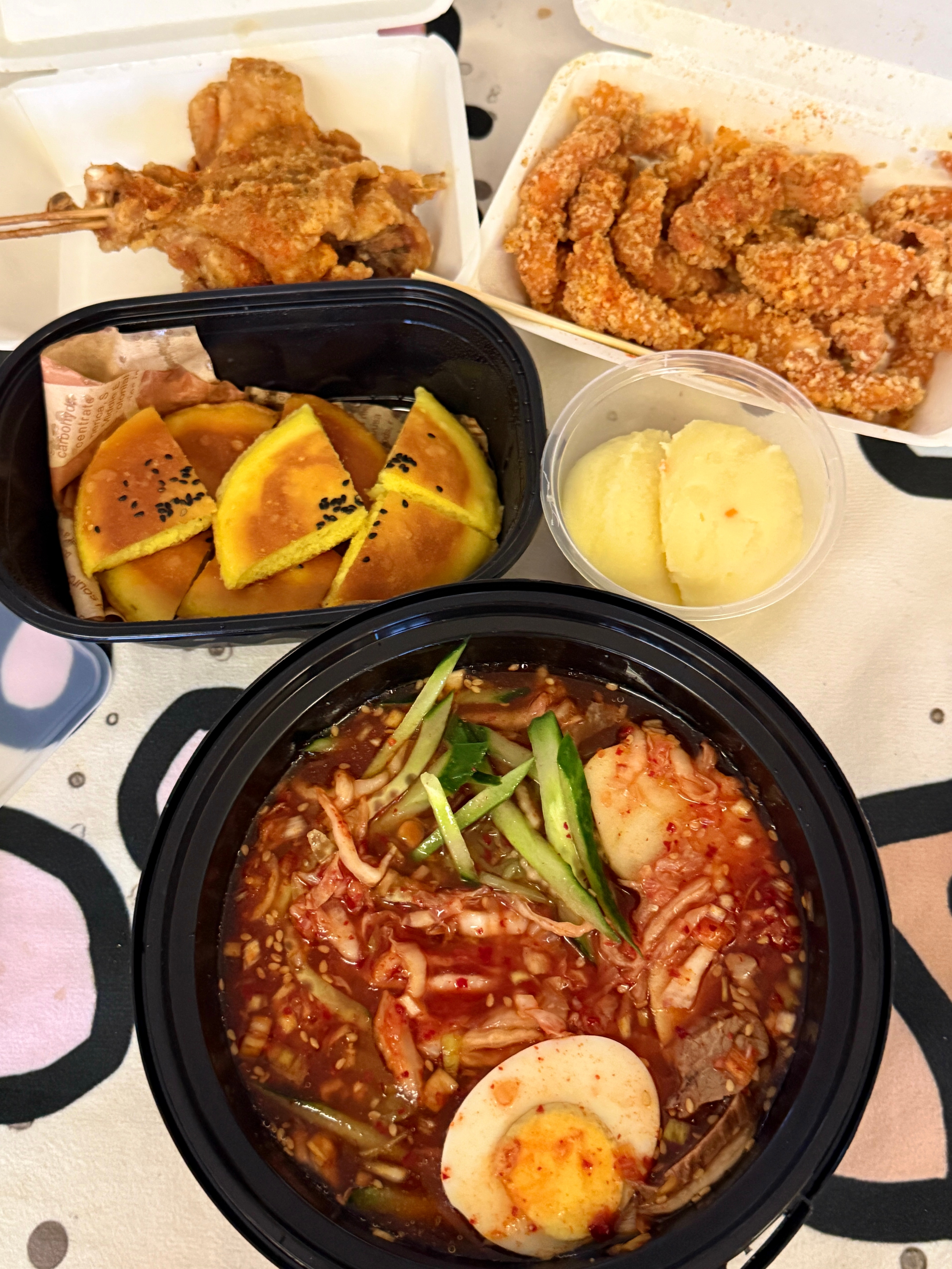 彭浦一炸：鸡柳夯爆了西塔老太太：黄油米饼也好吃 土豆泥也爱吃 冷面也是无敌 上海