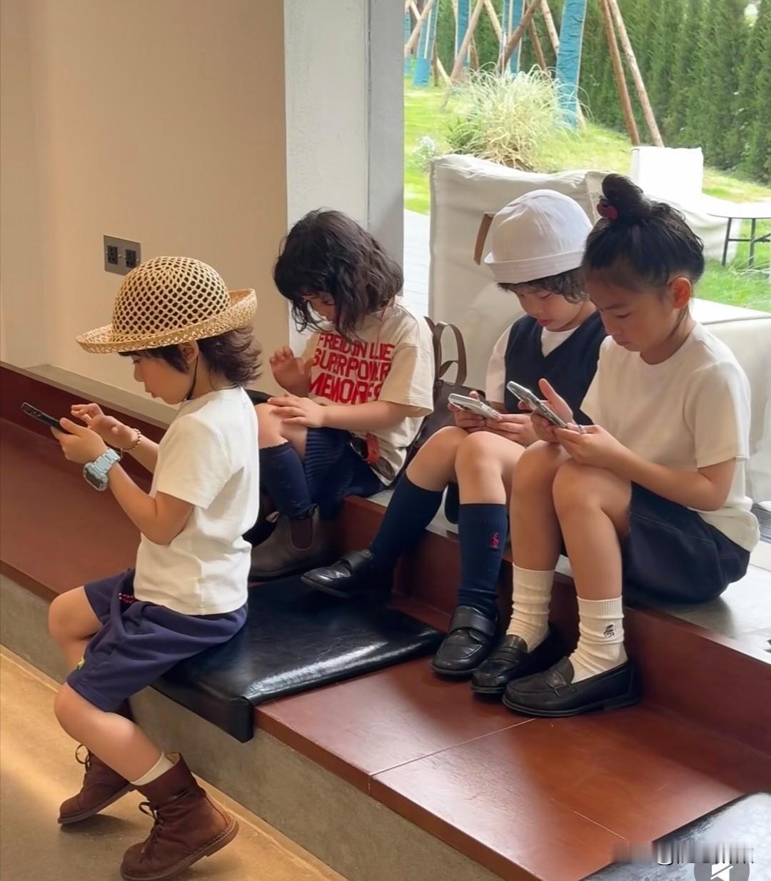 内卷并不是适合所有孩子！

我有一个朋友，她孩子上幼儿园前就硬教大量认字、背诗，