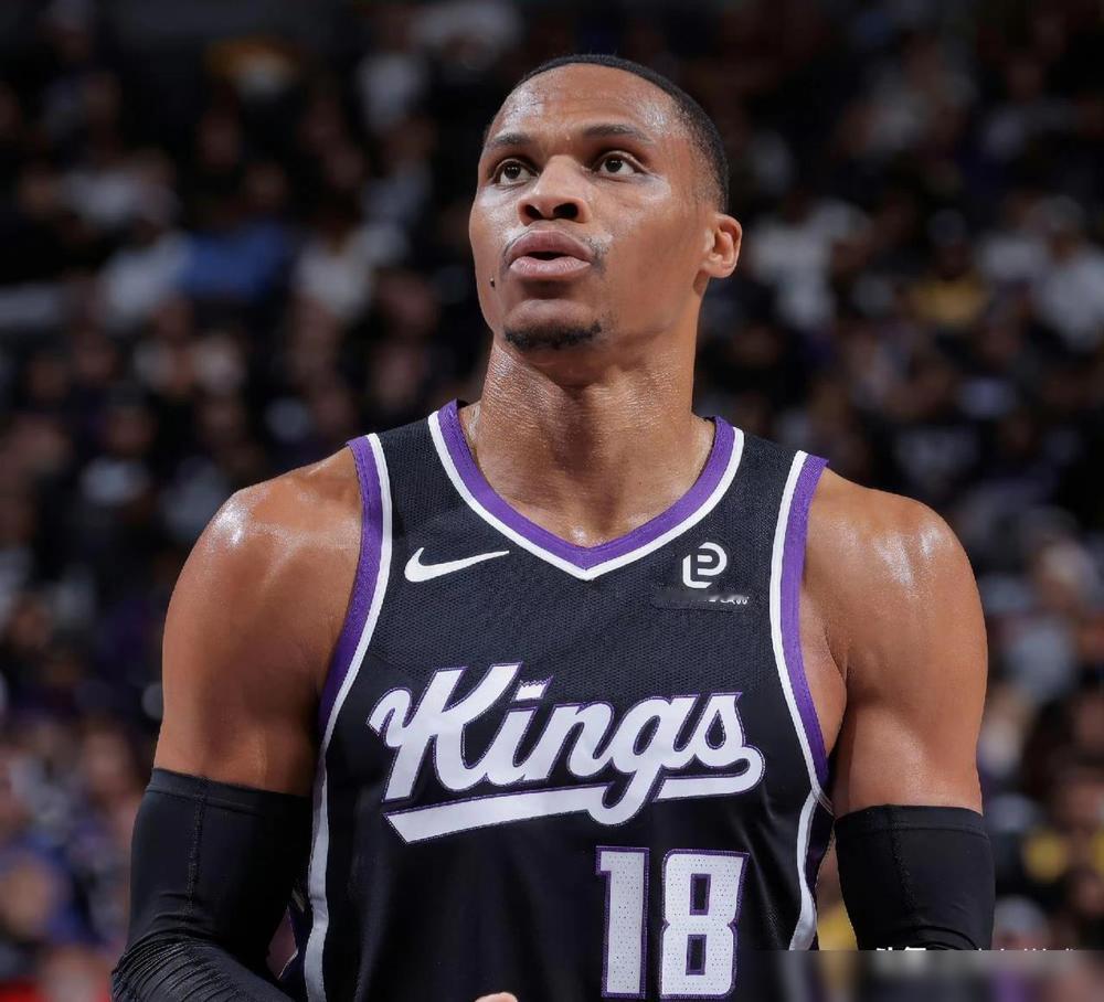 真快！威少进入首发阵容！

今天国王打雷霆，首发名单一公布，威少的名字赫然在列，