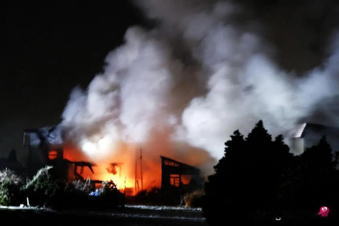 弹丸之地 受强震影响 日本一核设施乏燃料池水外溢
日本青森县海域12月8日深夜发