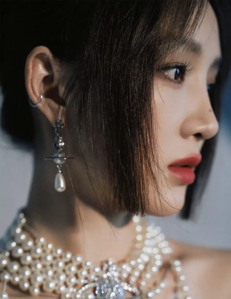 黑婚纱。