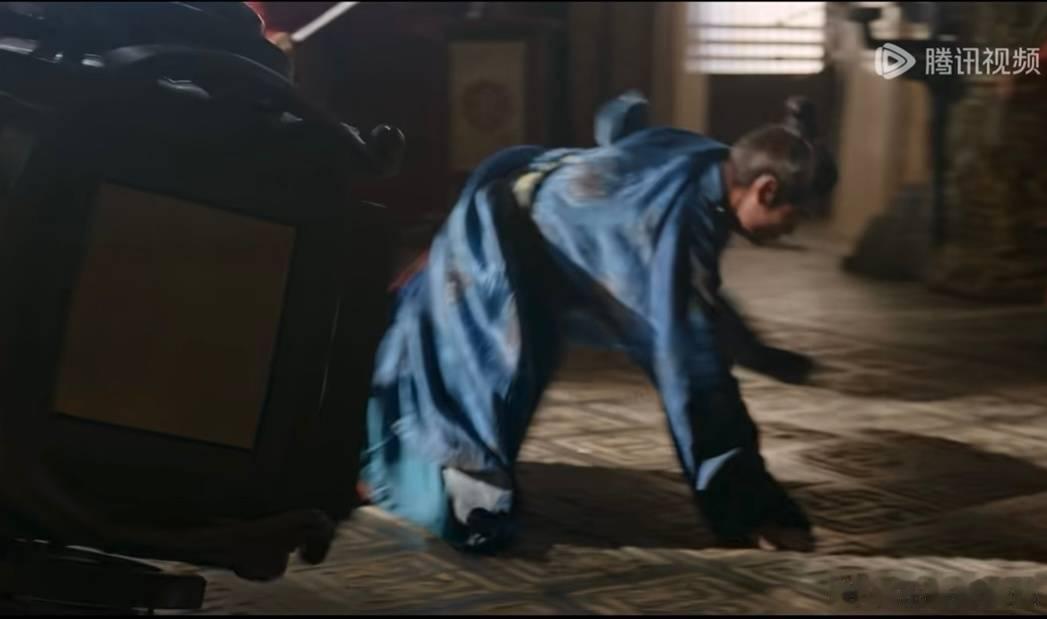 丞磊真有钱啊！因为自己替身打马赛克被扒，就给白鹿买黑热搜。这种人以后业内避雷吧。