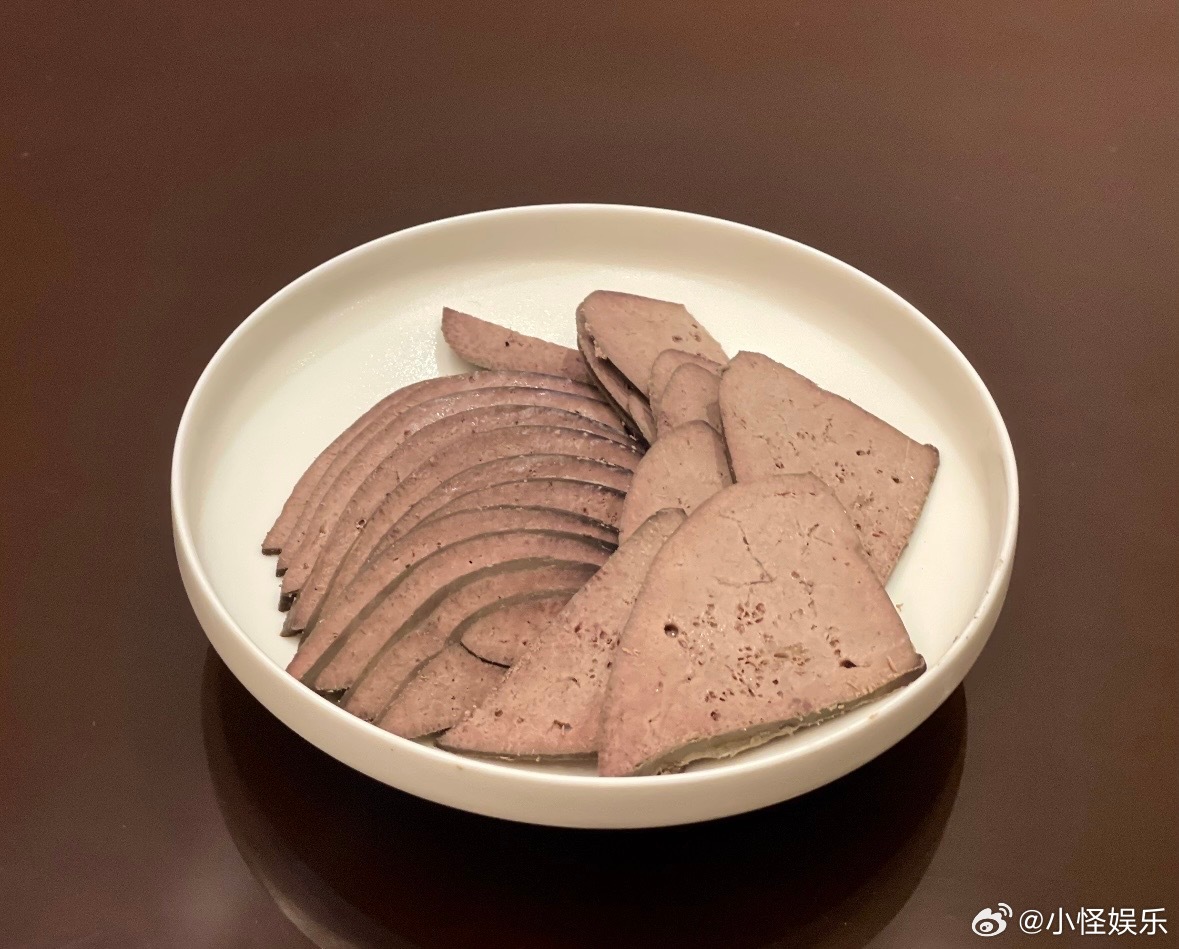 刘涛林更新最难以直视的食物百厨大战继九转大肠之后厨综又一名场面诞生，黄金猪肝造型