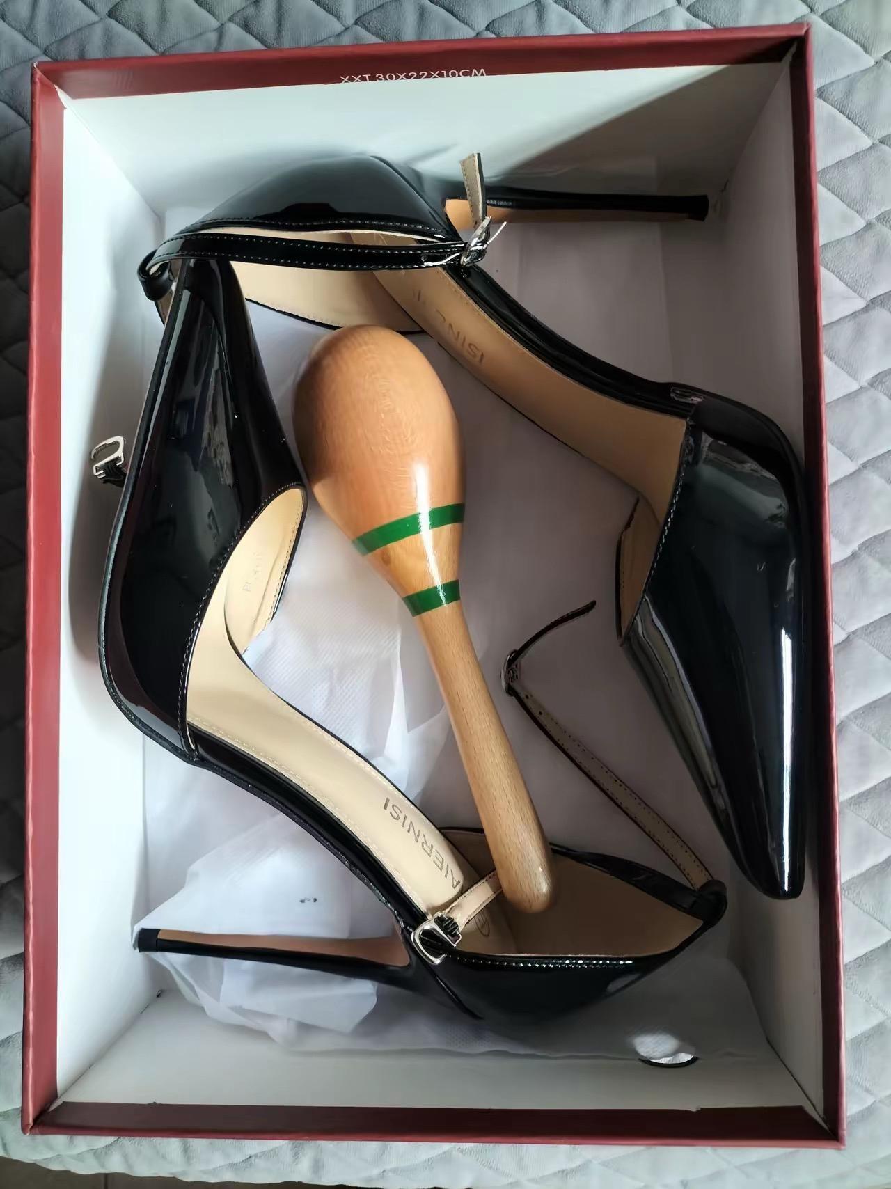 这鞋怎么还带赠品啊