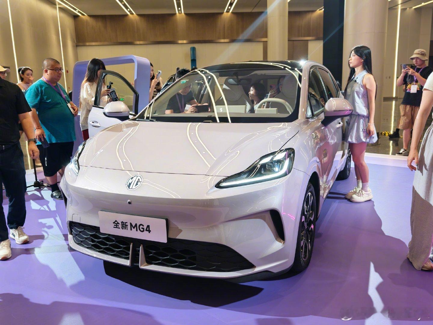 MG4疯了预售价7.38万全新MG4于8月5日发布，预售价为7.38万起，价格低