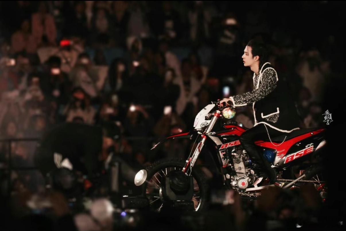 湖南卫视跨年第三波阵容湖南卫视跨年演唱会 王耀庆杨迪的相爱相杀永远不会让人失望，