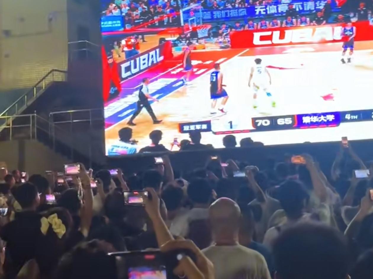 校园篮球是纯粹的热爱，这才是中国篮球的未来！

太原理工大学的学生和老师一起集中