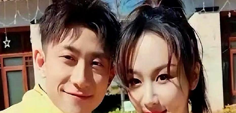 接到电话说借两个亿，他的第一反应不是懵，是骂。
杨紫当年录综艺被整蛊，憋着笑给张