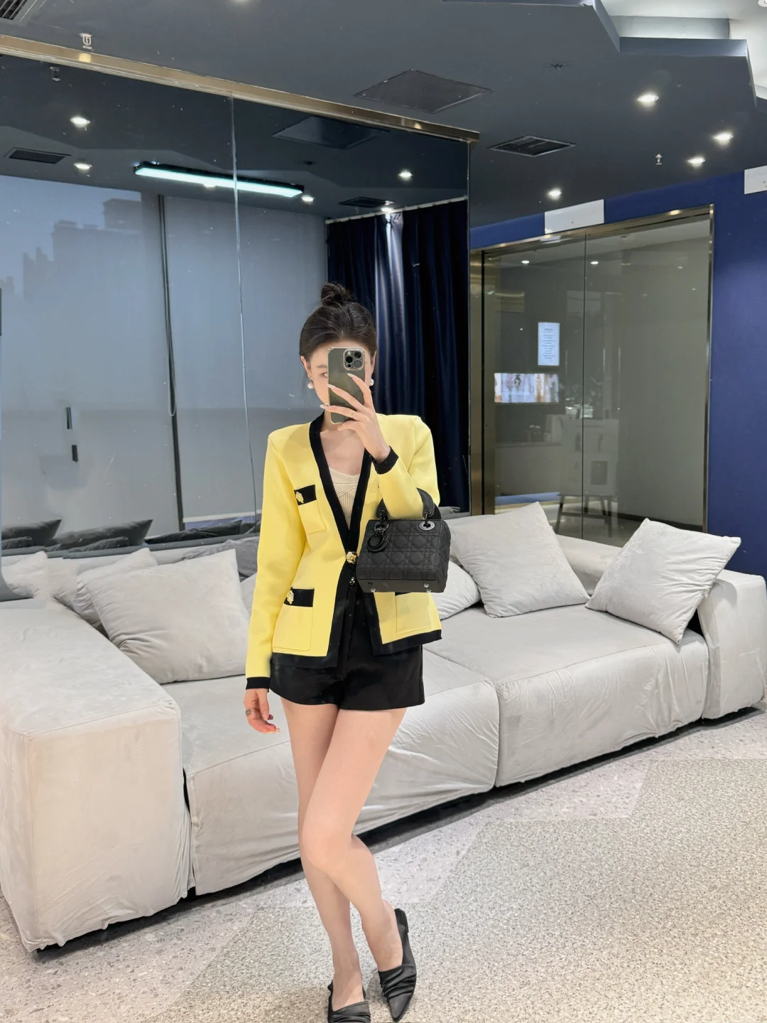 她们说这是富贵小姐姐穿搭 超亮眼💛