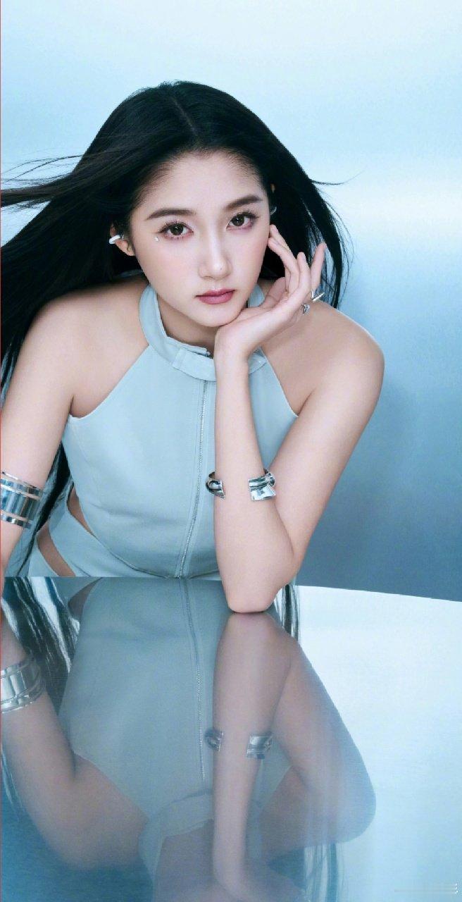 关晓彤y3k风关晓彤臂环关晓彤y3k风真的绝美！ 