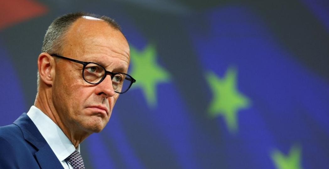 3月19日，德国总理默茨在欧盟理事会结束后的记者会上，公开发出了极为严厉的批评，