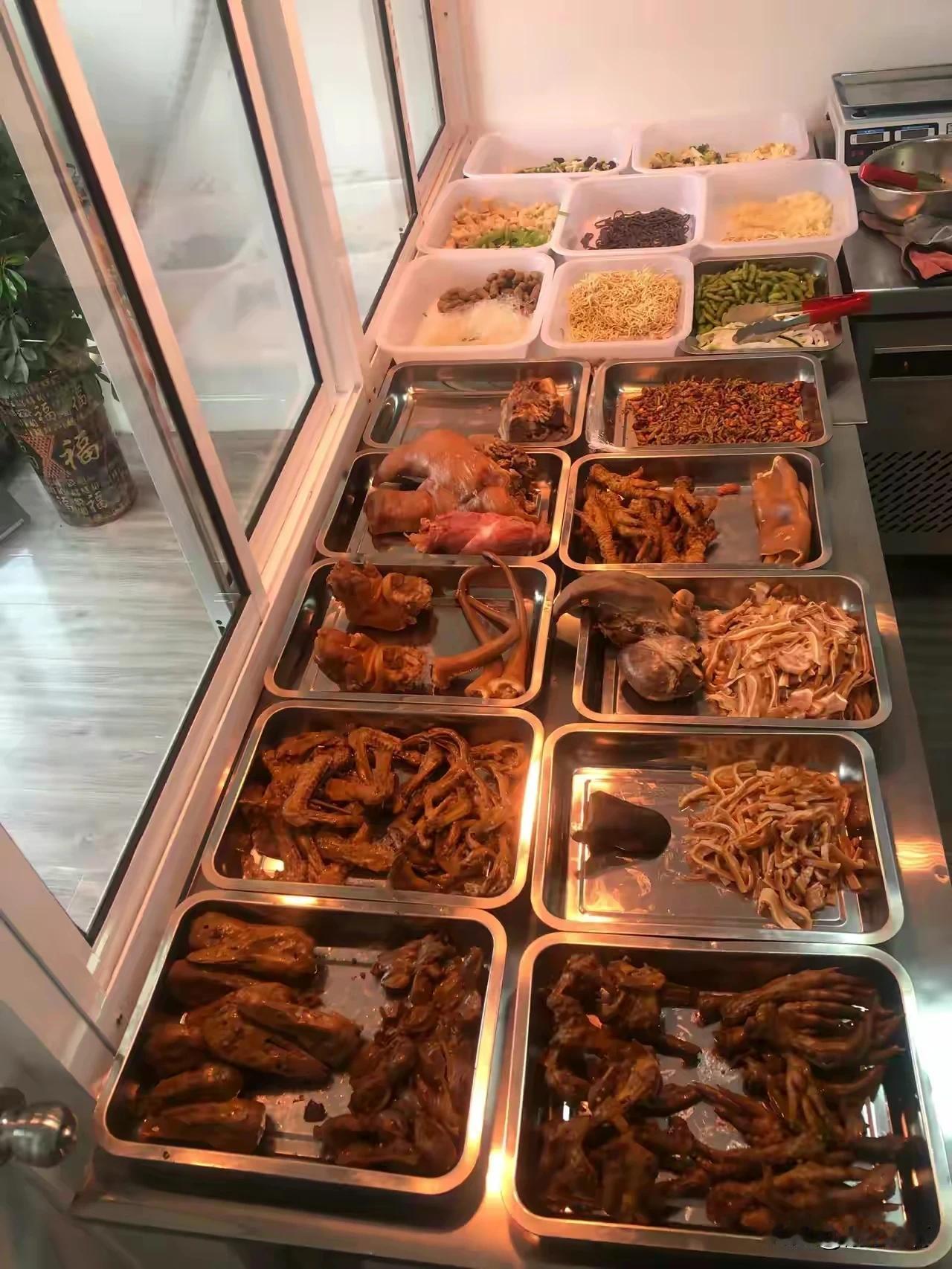 一顿操作猛如虎，学费交了四万五。
投资花了十几万，起早贪黑真辛苦。
卖了一天数一