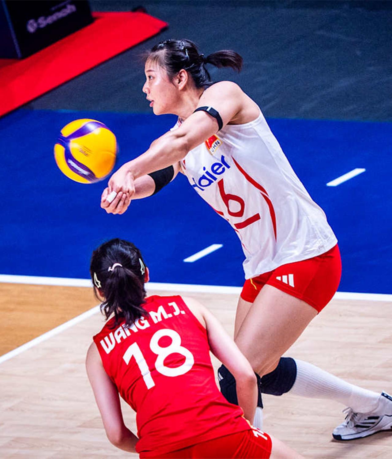 中国女排3-2逆转击败美国，龚翔宇拿下15分！在这场女排世界联赛1/4决赛中，凭