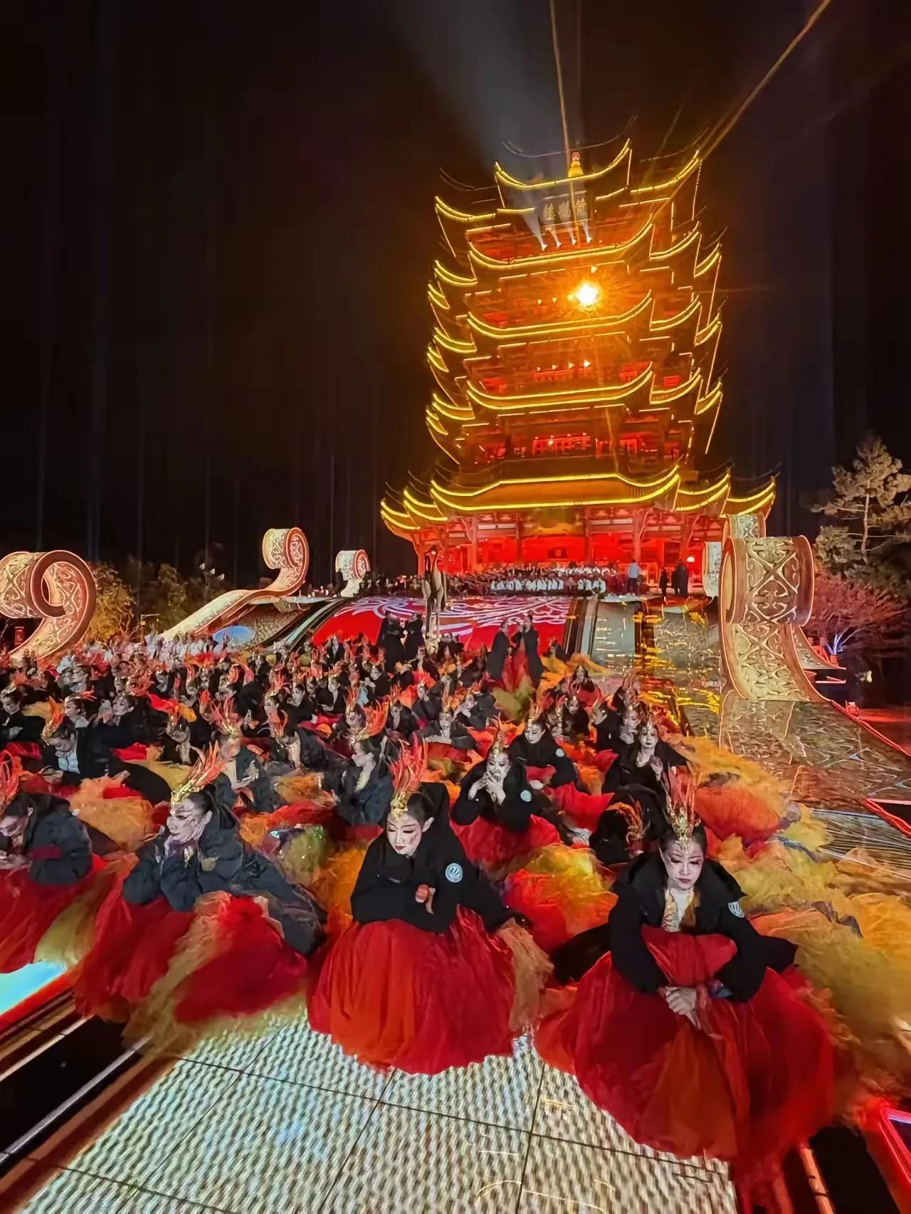 今年央视春晚武汉分会场太震撼了！
除夕夜看央视春晚，看了两个多小时，觉得只有《秧