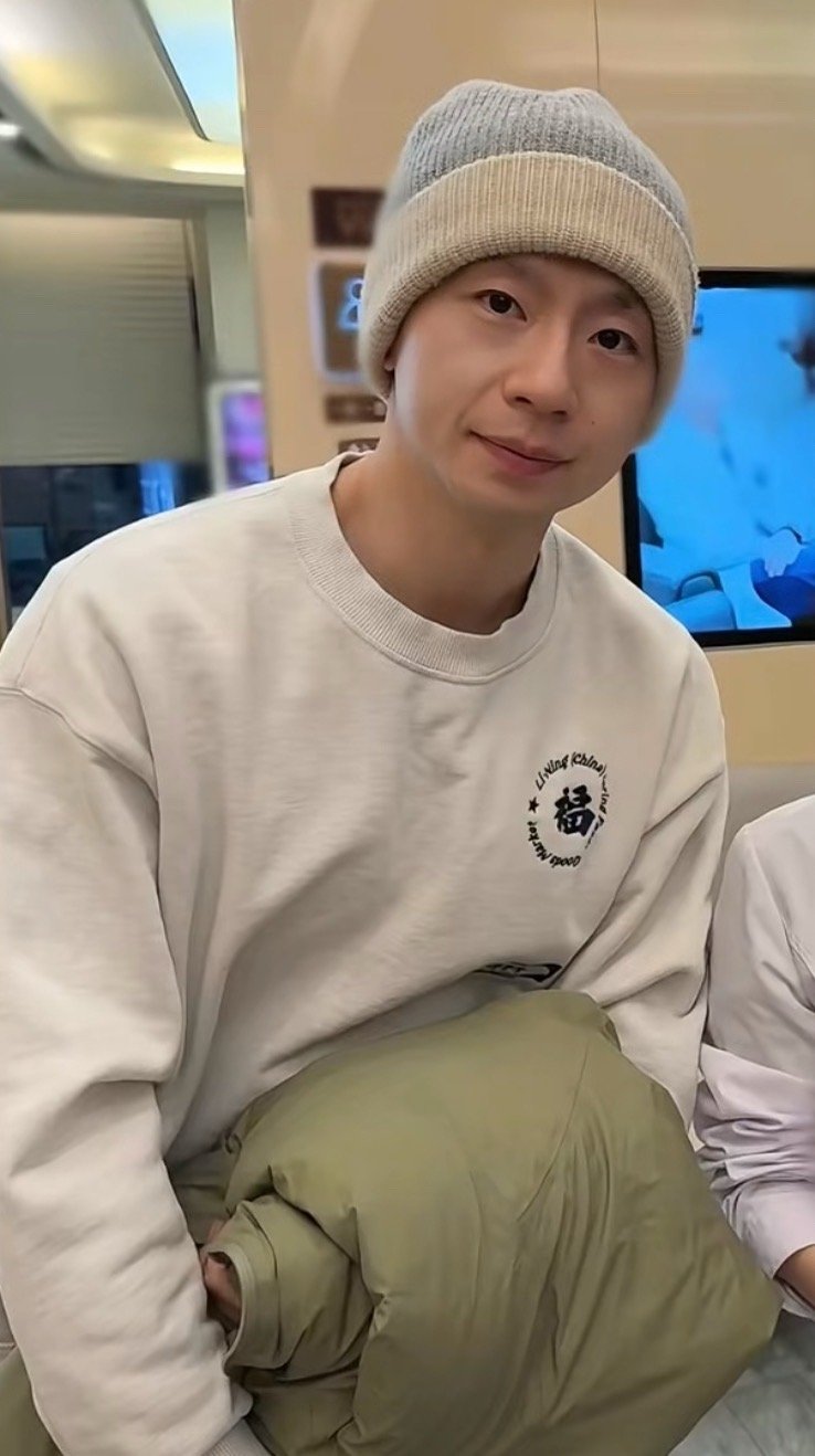 出现在别人相机里懵懵的萌萌的马龙