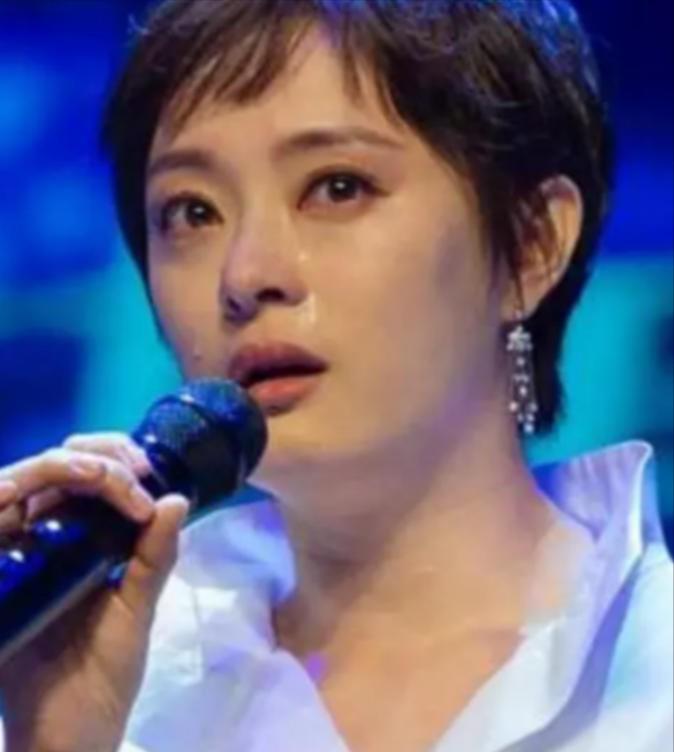 “每月就给我500块，资助不起装什么孙子！贫困大学生向海清向媒体怒斥：“我要把孙
