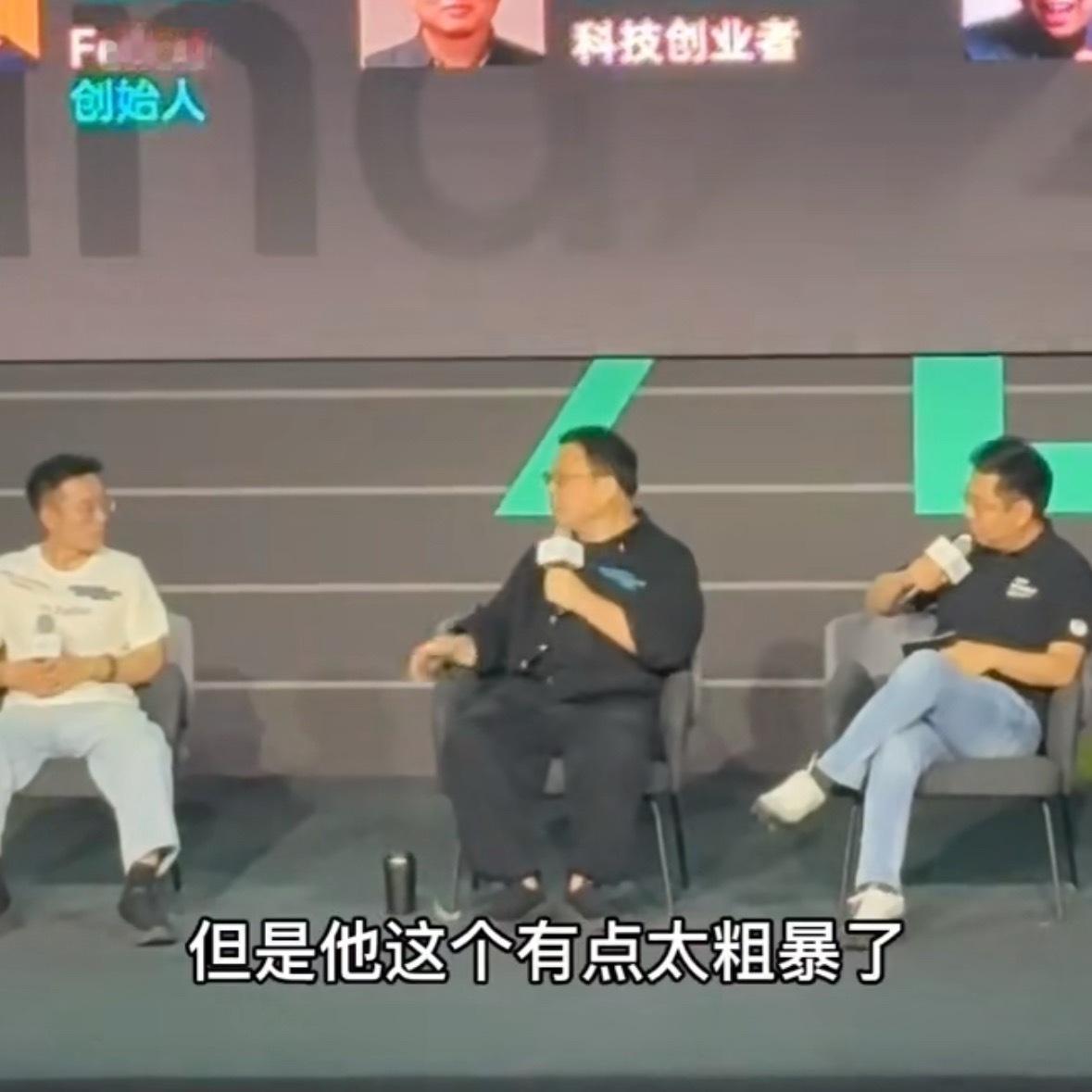 三顾茅庐是为了请军师当主心骨，直接当场拿钱砸是因为不认为一个人的能力是无限的，也