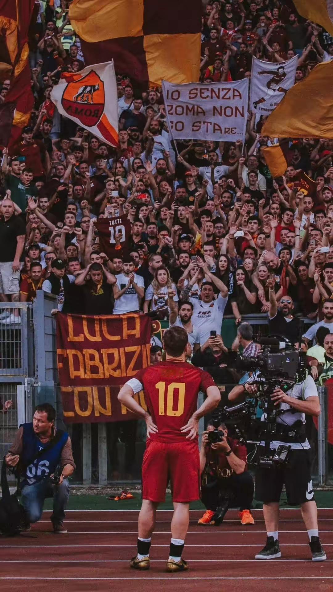 托蒂这个排名相对客观，代表了他那个时代一批球星的意见，他说：马拉多纳就是足球化身