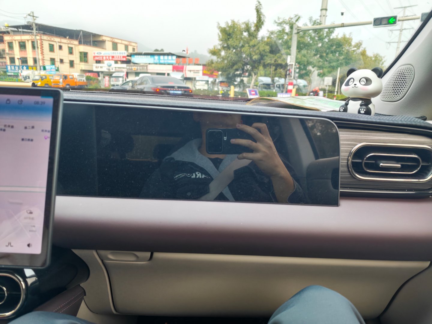 十五万的车都有三联屏 