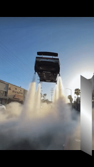 特斯拉飞行汽车，这技术绝对遥遥领先啊
跟火箭没多大区别！