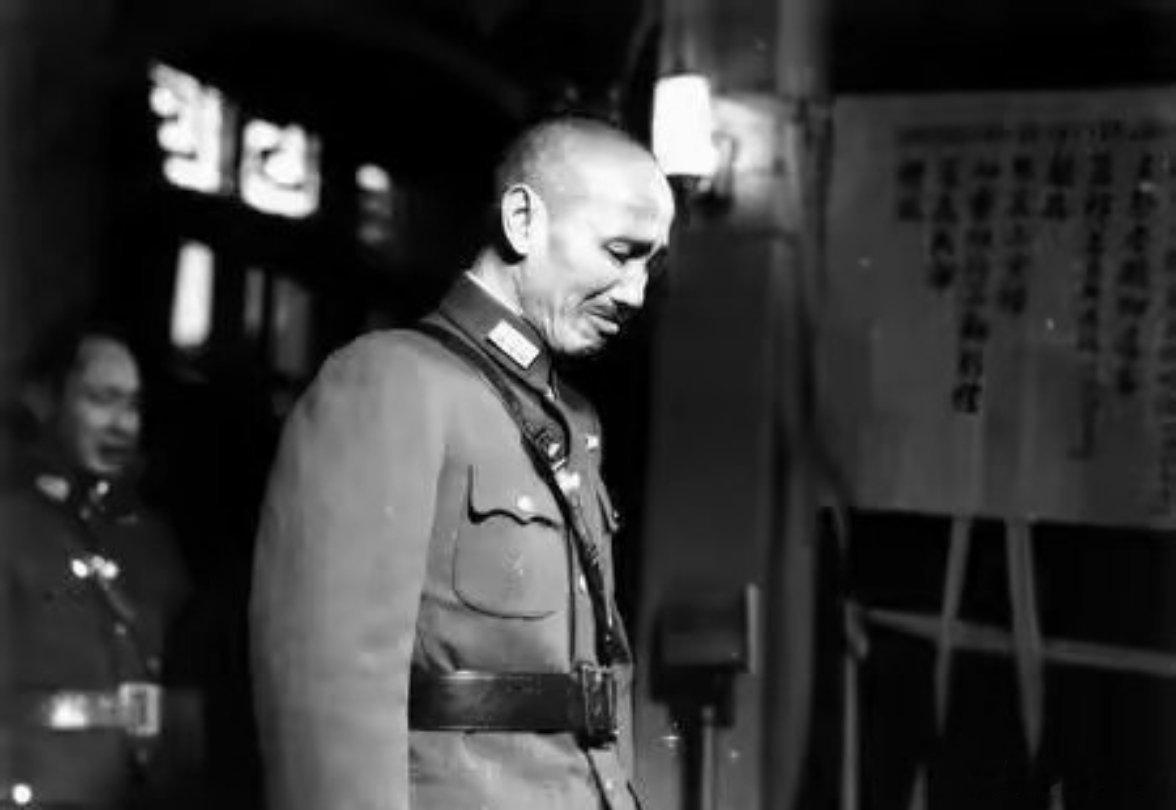 瘪三和伟人的差距令蒋光头想都不敢想的事情是， 就在我党夺取政权的1950年年初，