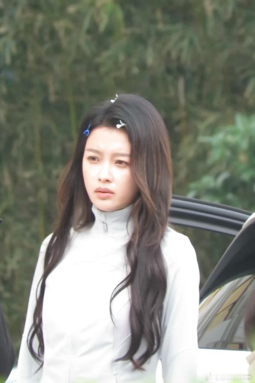 孙怡反差造型雷霆出击谁给孙怡做的雷霆造型谁懂孙怡这波造型的冲击力，一改往日温柔甜