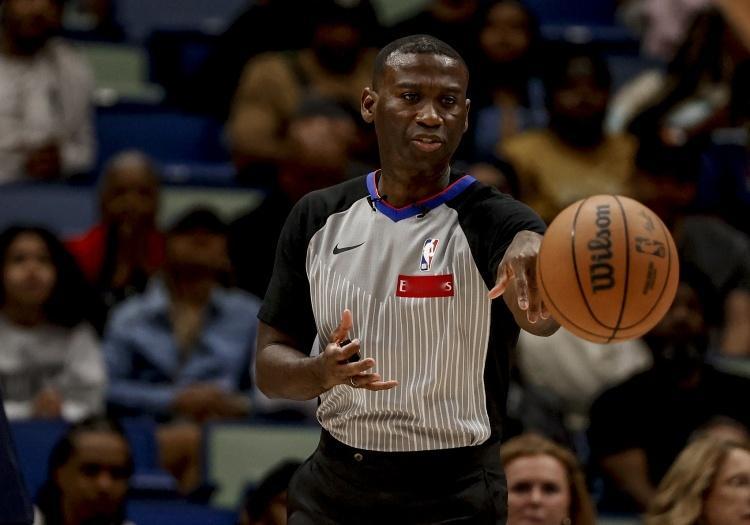 nba季后赛 至今，一共产生3张罚单，全都因为裁判James Williams。