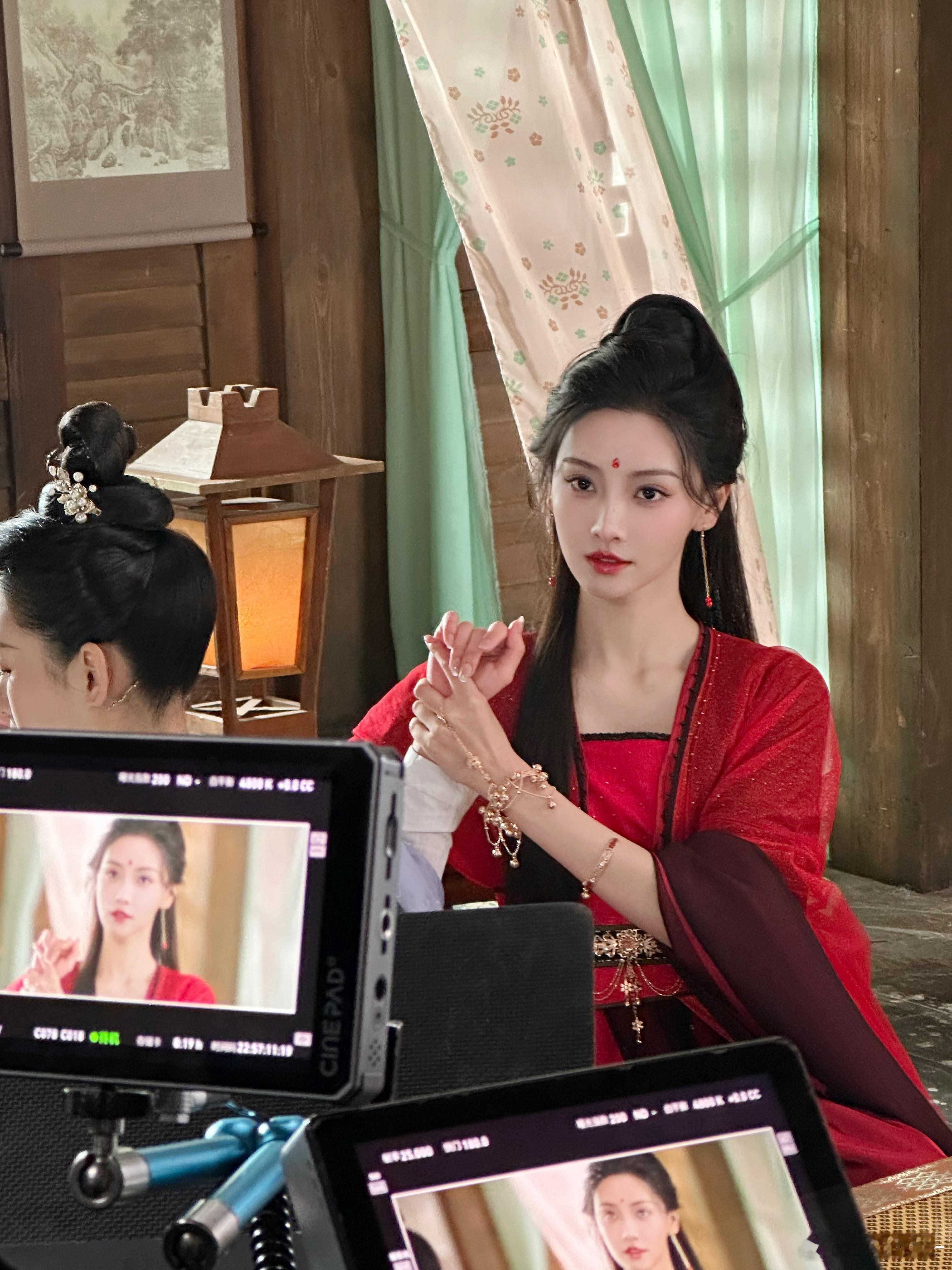 朝云散  琴儿有点儿武器，还很多！[偷乐] 