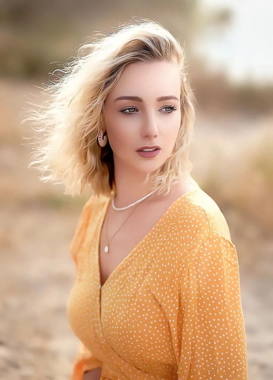 欧美女人的恋爱观欧美女性的恋爱观没有统一模板，但整体更偏向独立、平等与尊重，她们