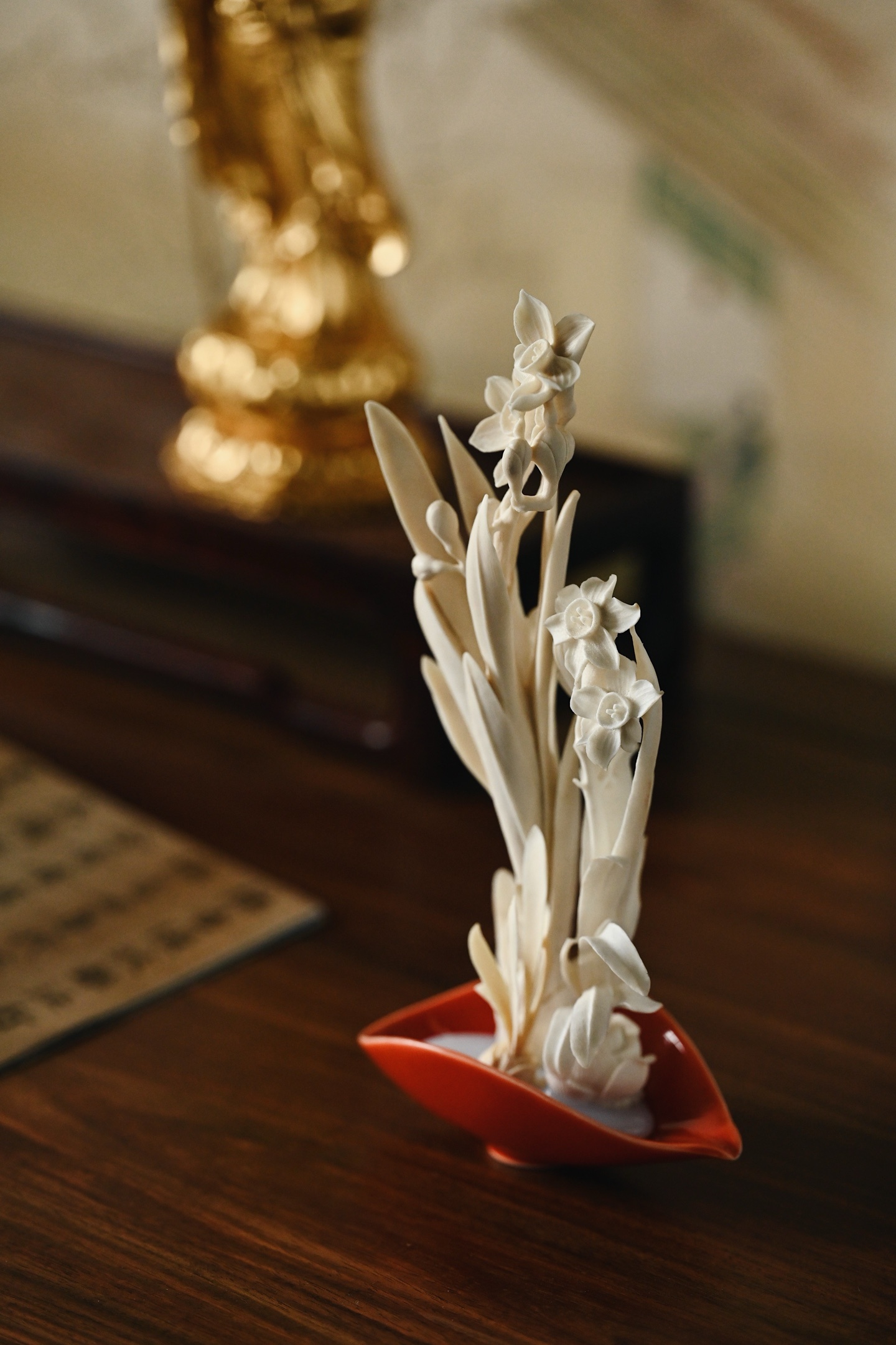 鹿角 | 水仙清供 盆景摆件雕刻精心，水仙花茎挺拔修长，叶片舒展飘逸，花朵或盛放