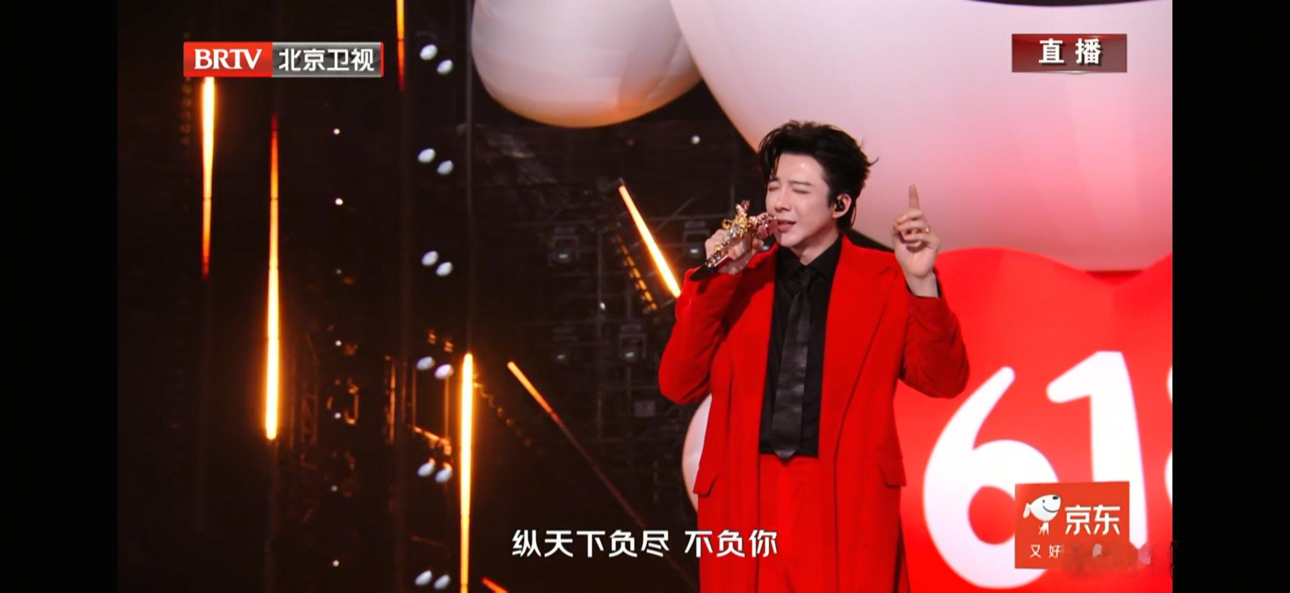 618夏日歌会宁哥唱《寻一个你》的时候，声音里带着东方青苍的那股劲儿。太好听了，