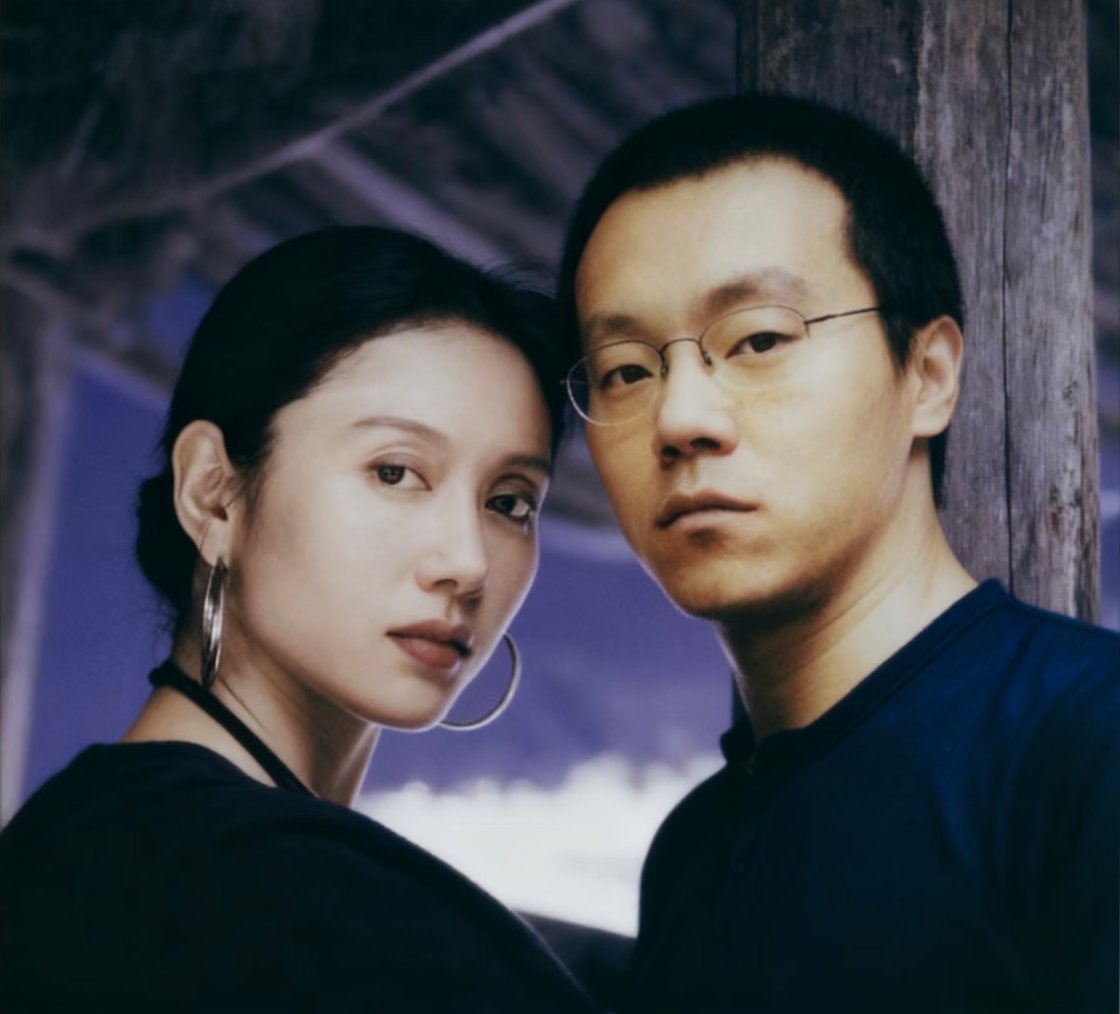 杨丽萍42岁依然这么美杨丽萍一看就是不食人间烟火不会接触红尘的人啊，他和窦唯更像